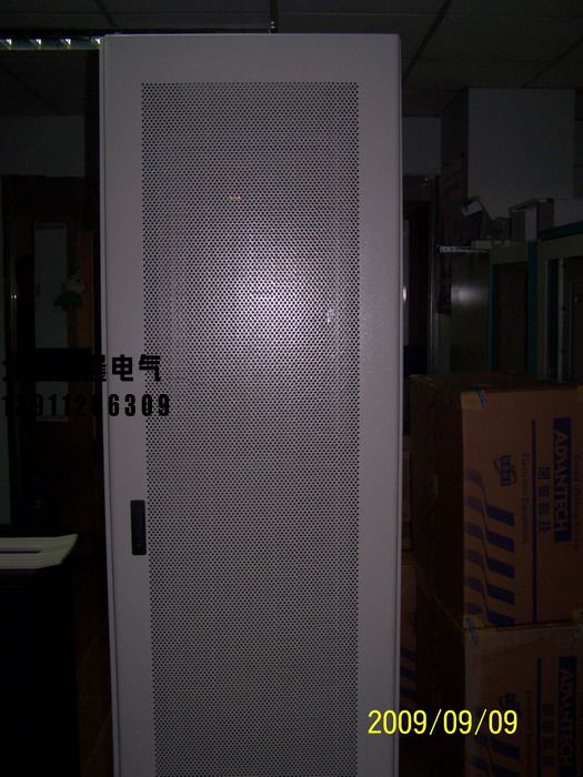 XC加寬服務(wù)器機(jī)柜。3.jpg